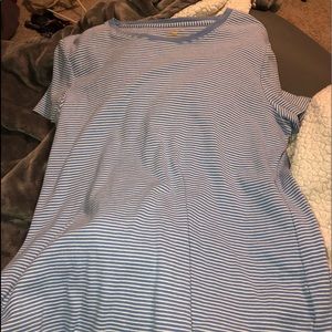 white and blue striped tee